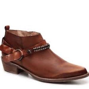 MATISSE/DIEGO DI LUCCA BOOTIES SIZE 6 1/2